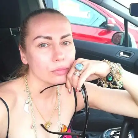 Александра, 46