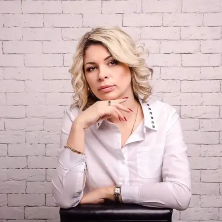 Elena, 42