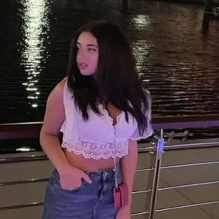 Alena, 33