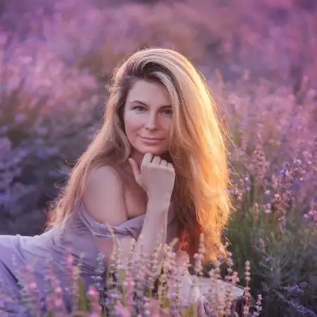 Elena, 49