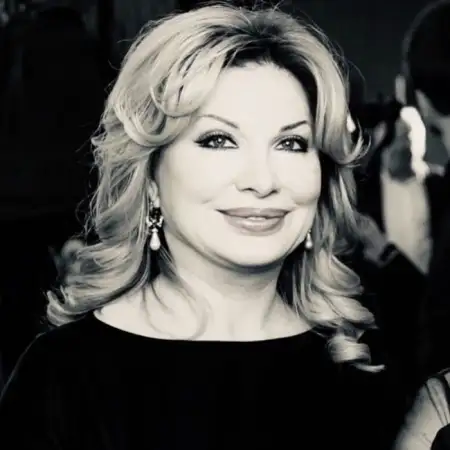 Nelea, 60