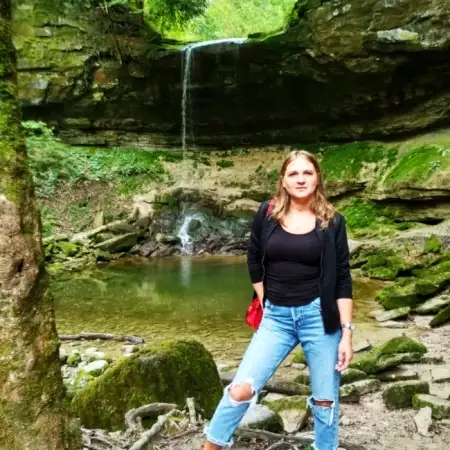 Svetlana, 48Ньюштадт-ан-дер-Вейнштрассе