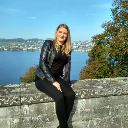 Svetlana, 48Ньюштадт-ан-дер-Вейнштрассе 