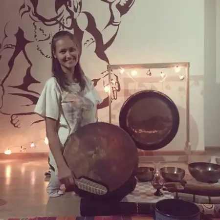 Mia, 38