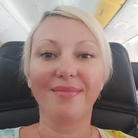 Yana, 40