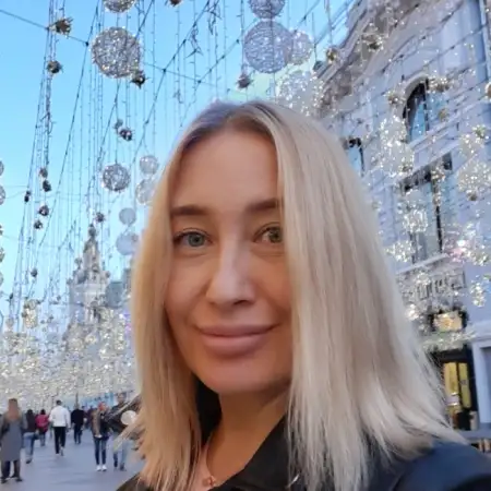 Larisa, 45