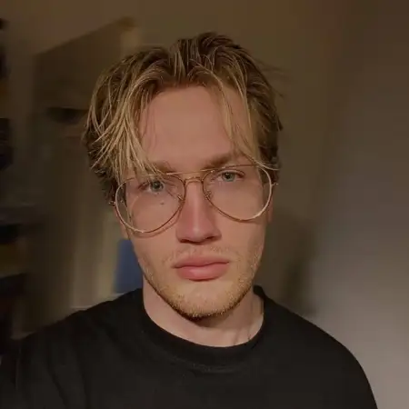 Роман, 25Пасау