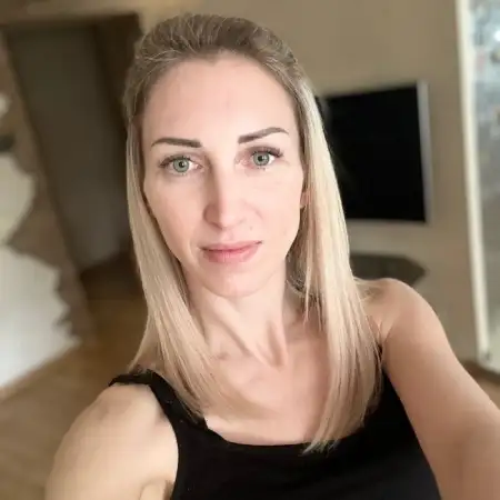 Liza, 37