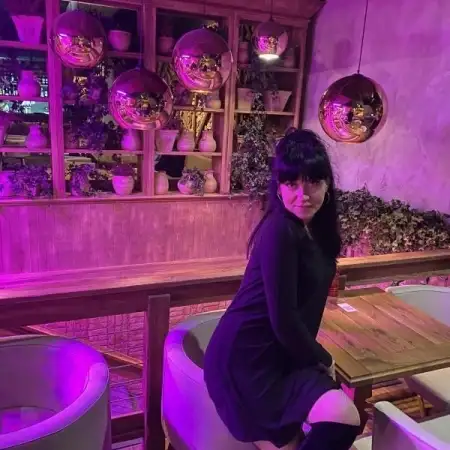 Mila, 48