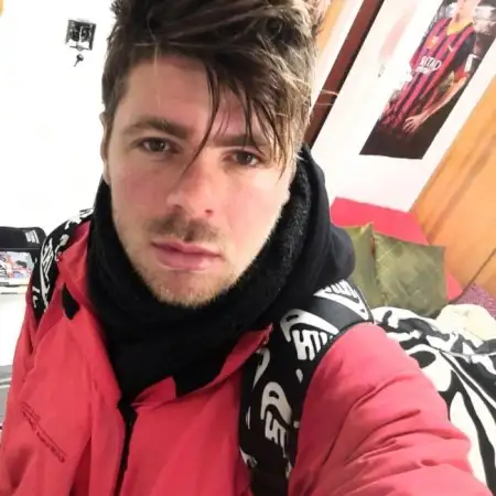Alex, 37