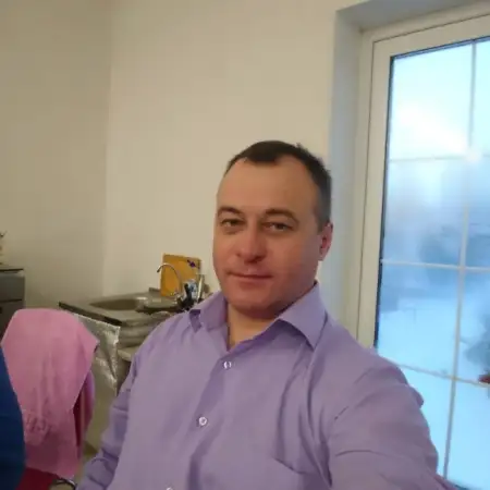 Эдуард, 49