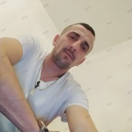 Vanya, 32