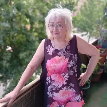Елена, 68Ньюштадт-ан-дер-Вейнштрассе 