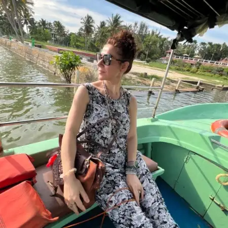 Jasmin, 45