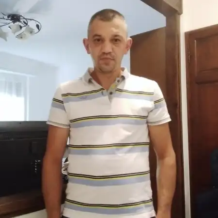 Denys, 32