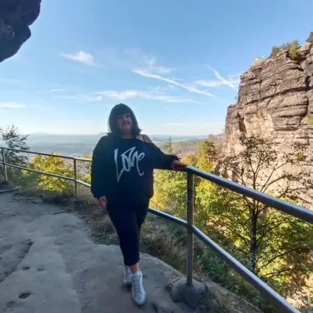 Anzhela, 41
