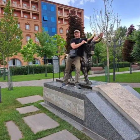 Artem, 47