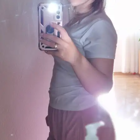 Isabella, 34