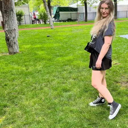 Sveta, 33