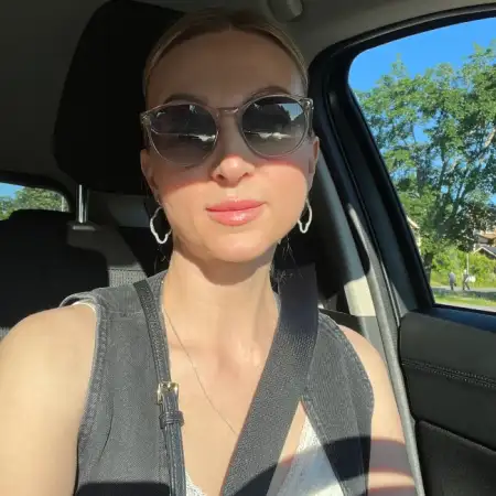 Natalia, 46