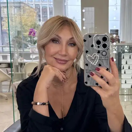 Виолетта, 49
