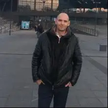 Viktor, 36
