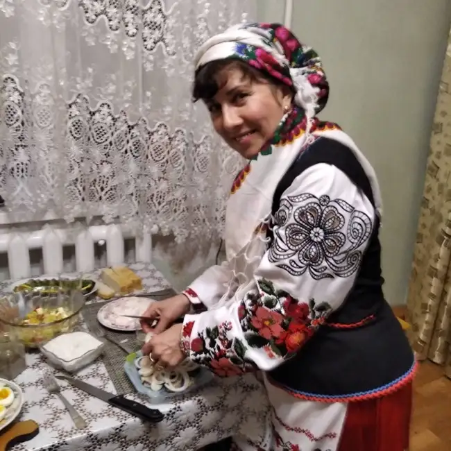Nadia, 58