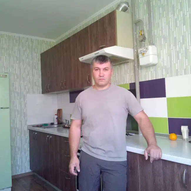 Yurii, 48 - Gratis