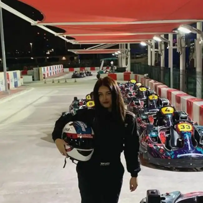 Alena, 33