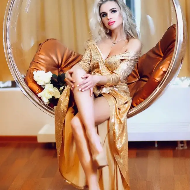 Svetlana, 40