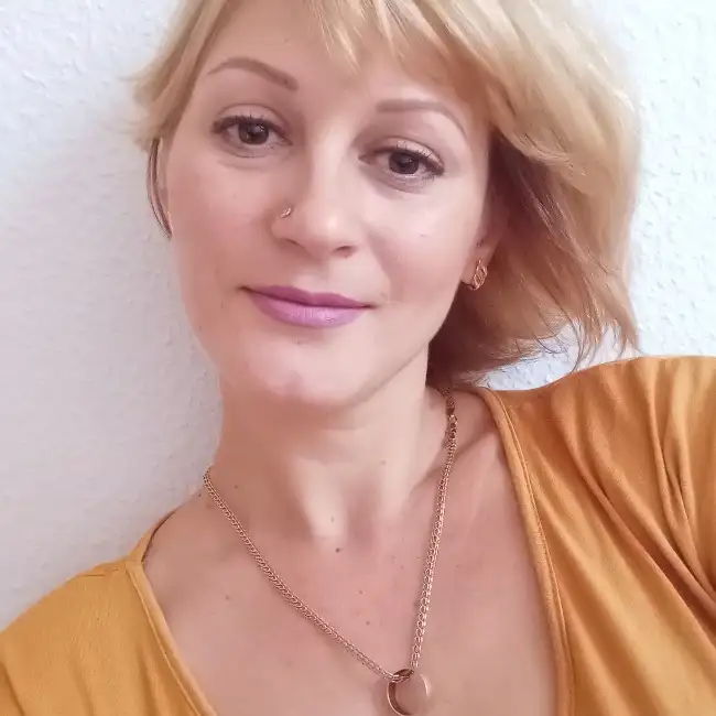 Anna, 41