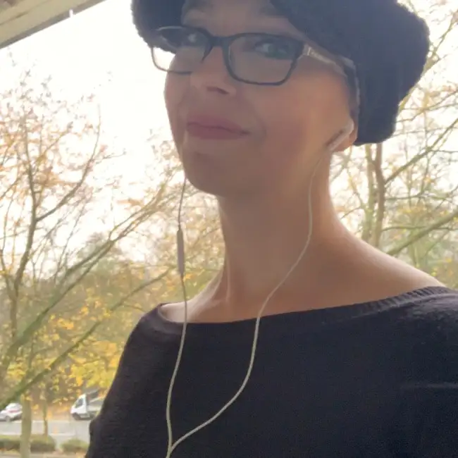 Elena, 43