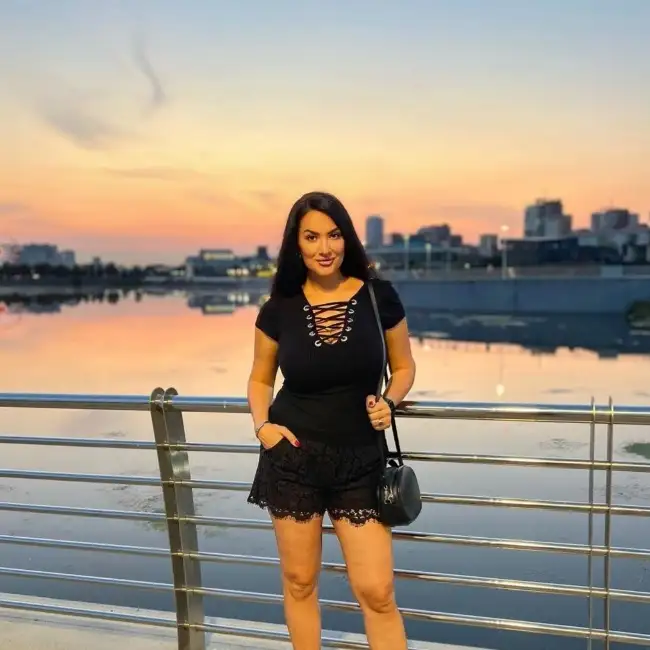 Elena, 41