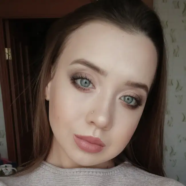 Julia, 29 - Gratis
