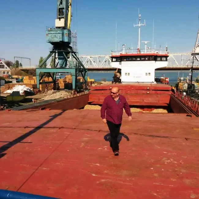Roman, 57 - Gratis