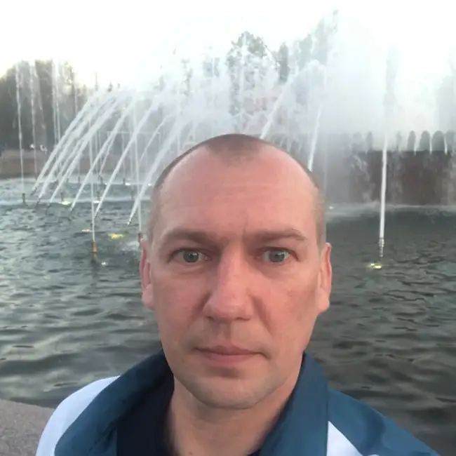 Denis, 44