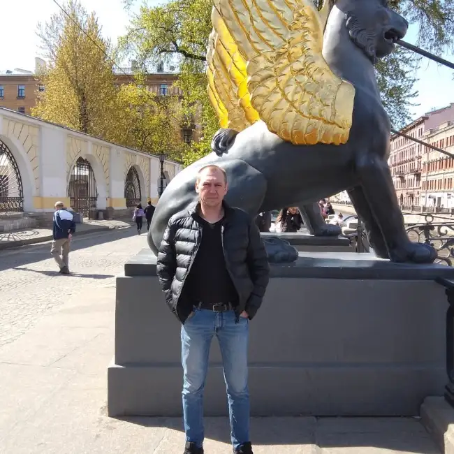 Denis, 44