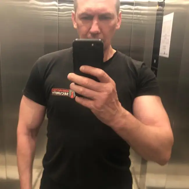 Denis, 44