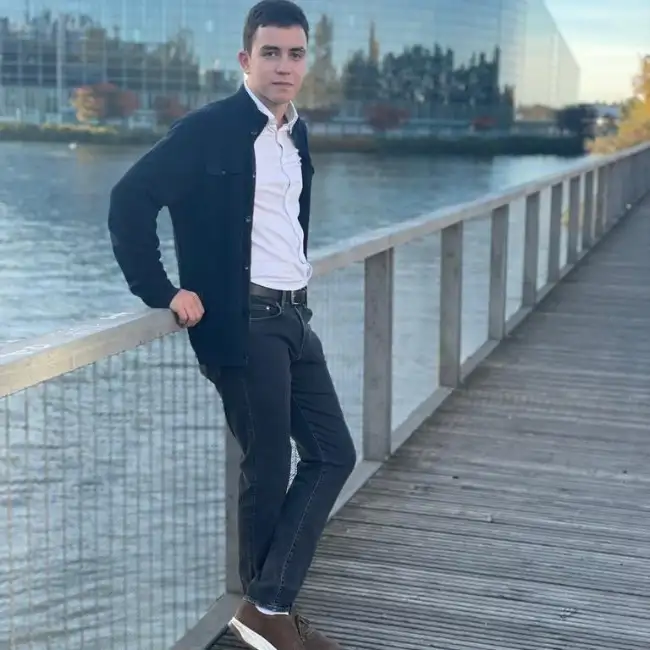 Andrew, 23 - Gratis