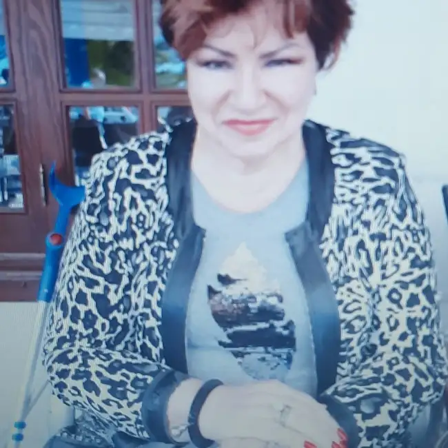 Elena, 75 - Gratis