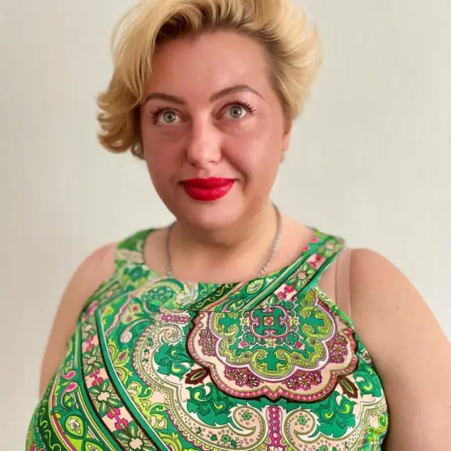 NATALIA, 51