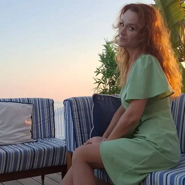 Valerie, 52