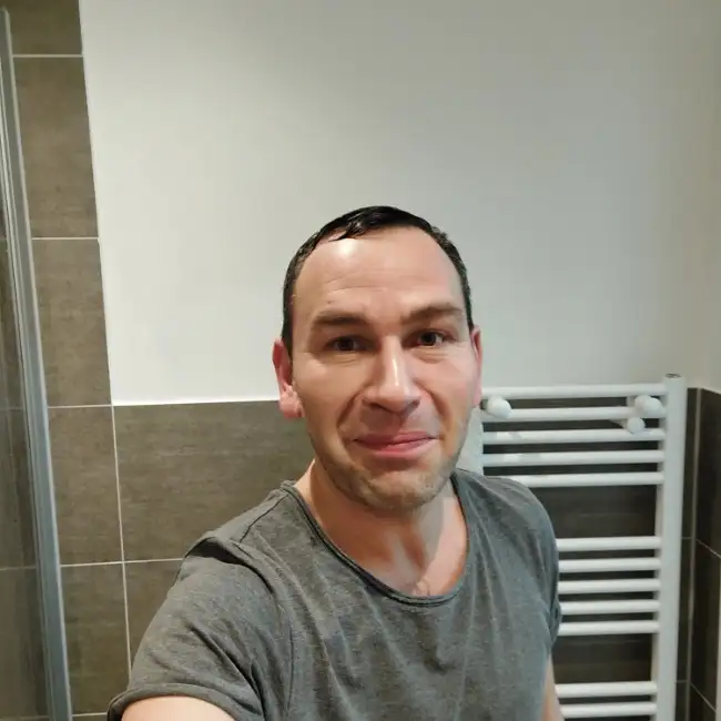 Rustam, 42