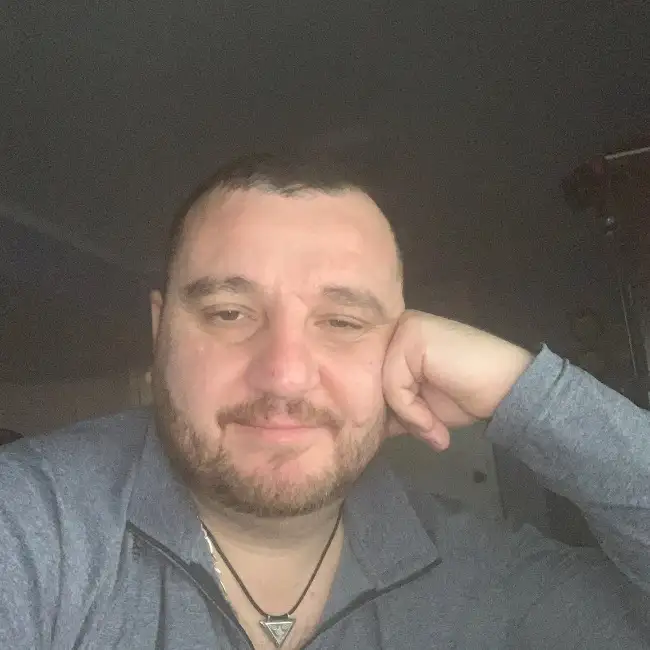 Elyar, 39 - Gratis