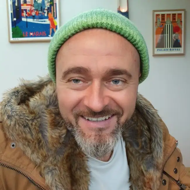 Weiss, 42