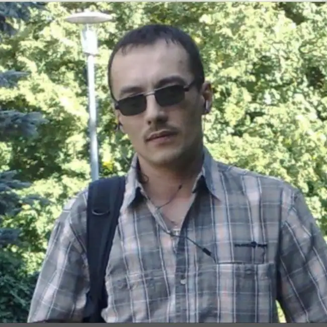 Alex, 44