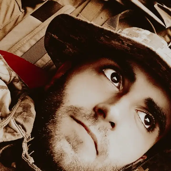 Alex, 28