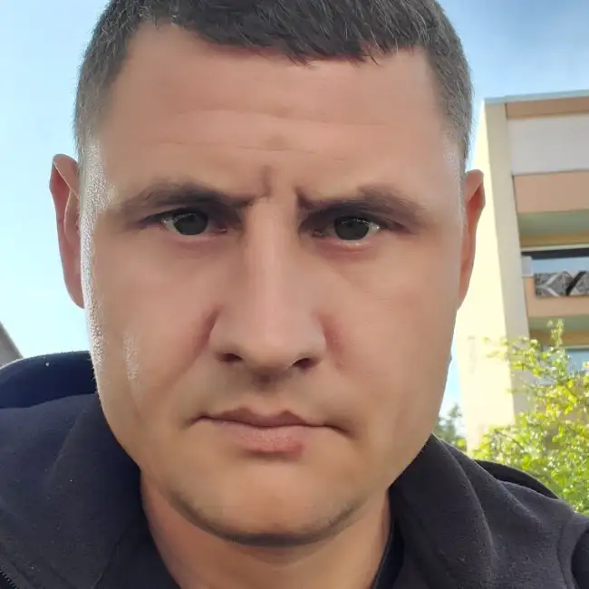Denys, 42