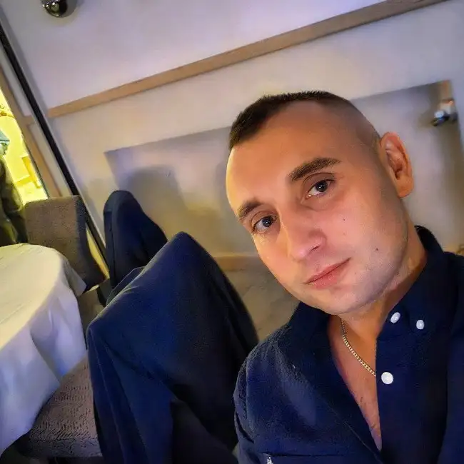 Andrei, 37