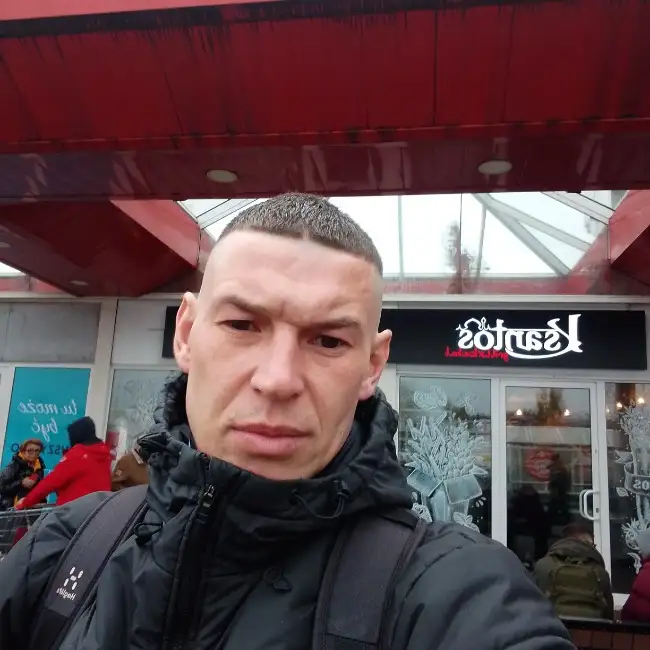 Artem, 42 - Gratis